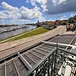Naval - Marina View