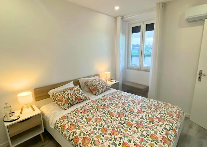 Naval - Marina View * 빌다도콘데